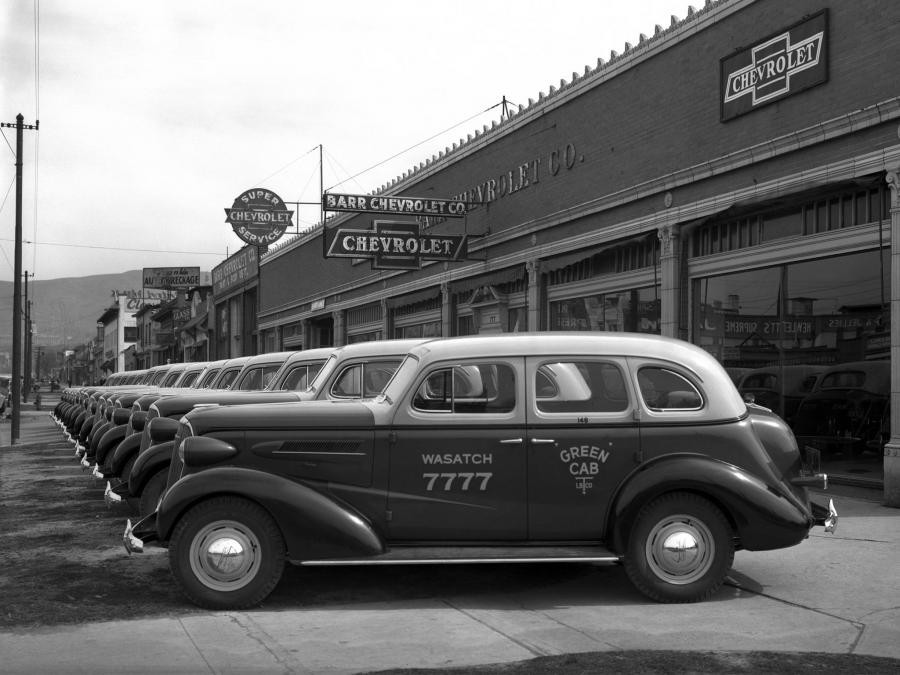  Chevrolet Master 4-Door Sport Sedan 1937 года  (фото 2 из 2)